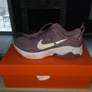 Nike Lavender and Cream Athletic Shoes